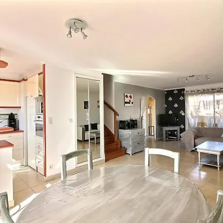 Spacieuse Maison Pour 6 Personnes, Proche Et Commerces Holiday home *