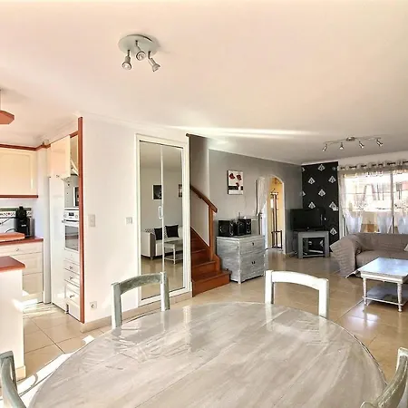 Spacieuse Maison Pour 6 Personnes, Proche Et Commerces
