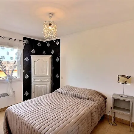 Spacieuse Maison Pour 6 Personnes, Proche Et Commerces Holiday home