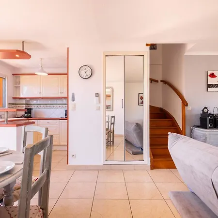 Spacieuse Maison Pour 6 Personnes, Proche Et Commerces *