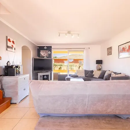 Spacieuse Maison Pour 6 Personnes, Proche Et Commerces