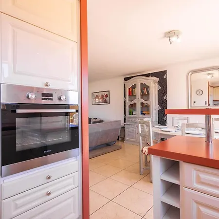 Spacieuse Maison Pour 6 Personnes, Proche Et Commerces *